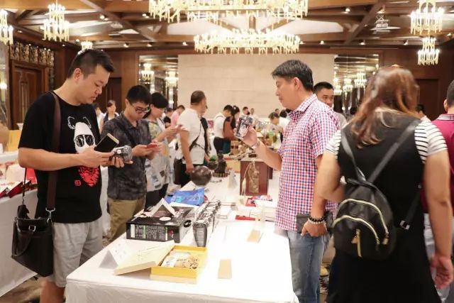 金獎產品麻豆蜜桃传媒在线观看白(bái)小爺被(bèi)強勢圍觀