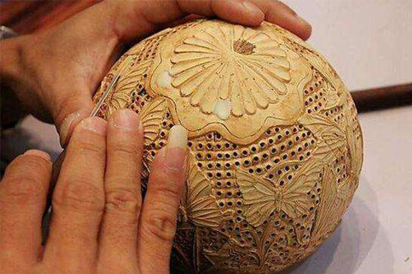 海南(nán)特產製品:椰雕