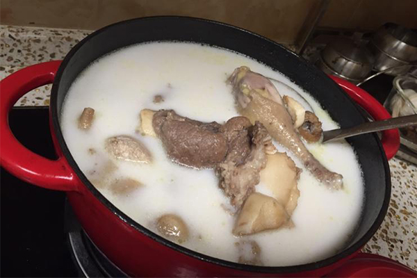 網紅椰（yē）子雞湯